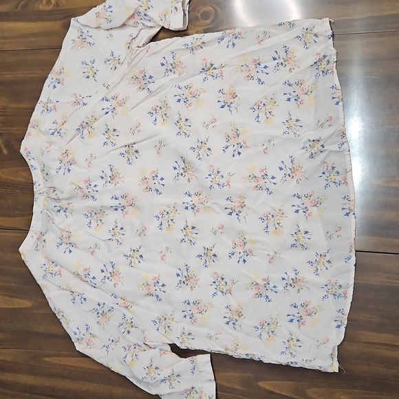 Floral Women's Top - Picture 5 of 12